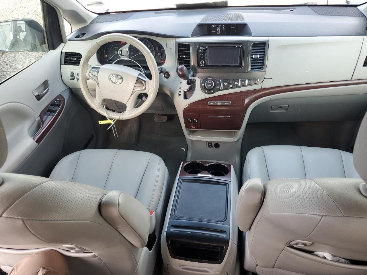 2014 TOYOTA SIENNA