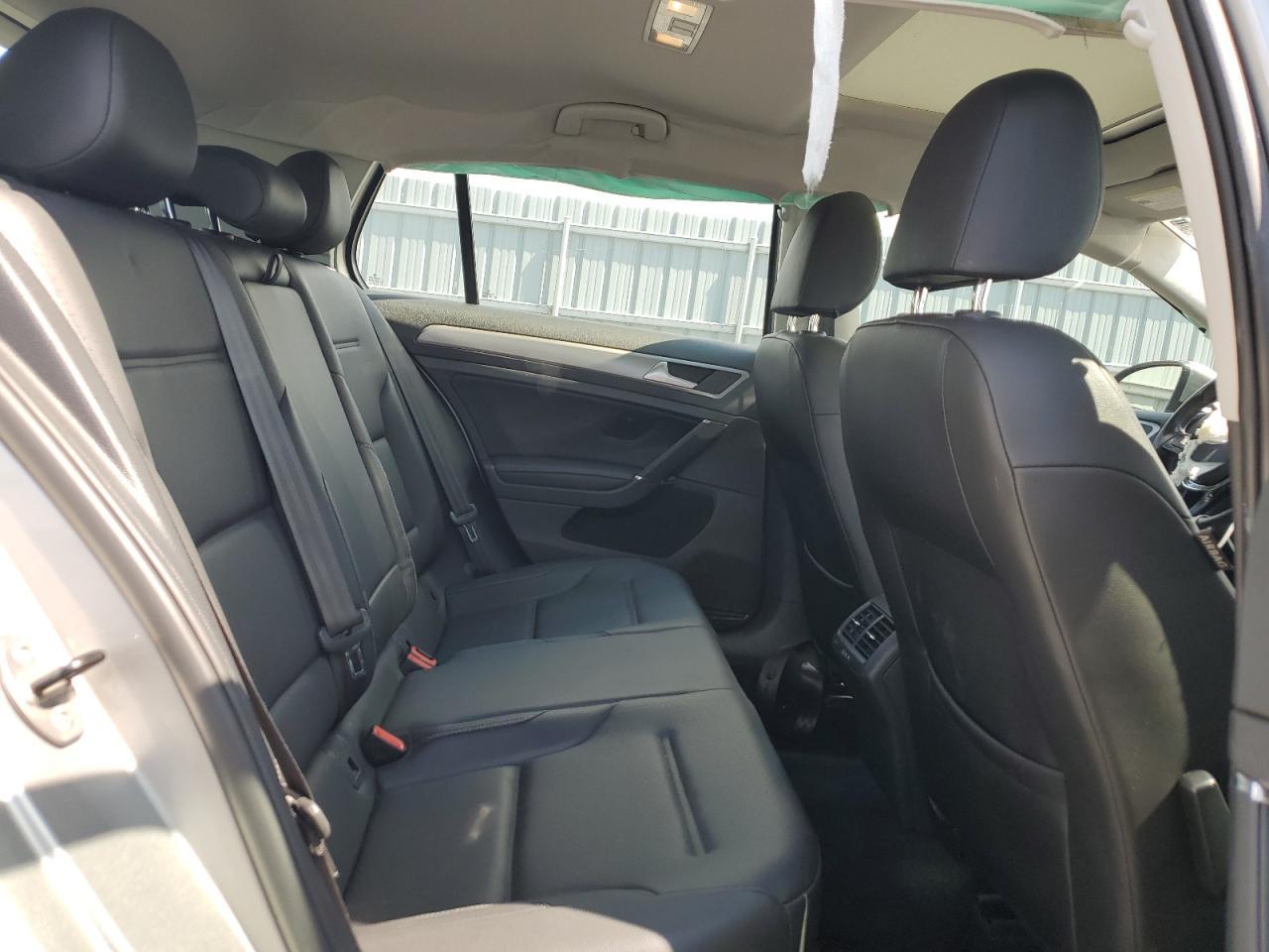 2016 VOLKSWAGEN GOLF
