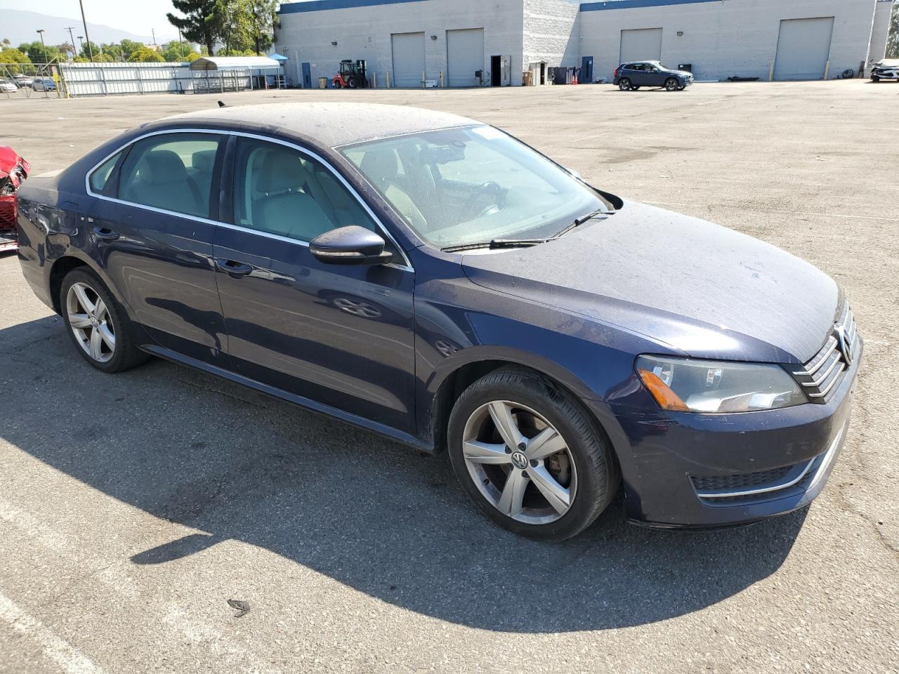 2012 VOLKSWAGEN Passat