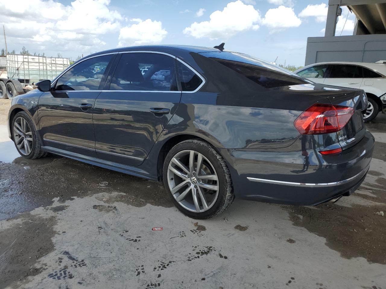2017 VOLKSWAGEN Passat