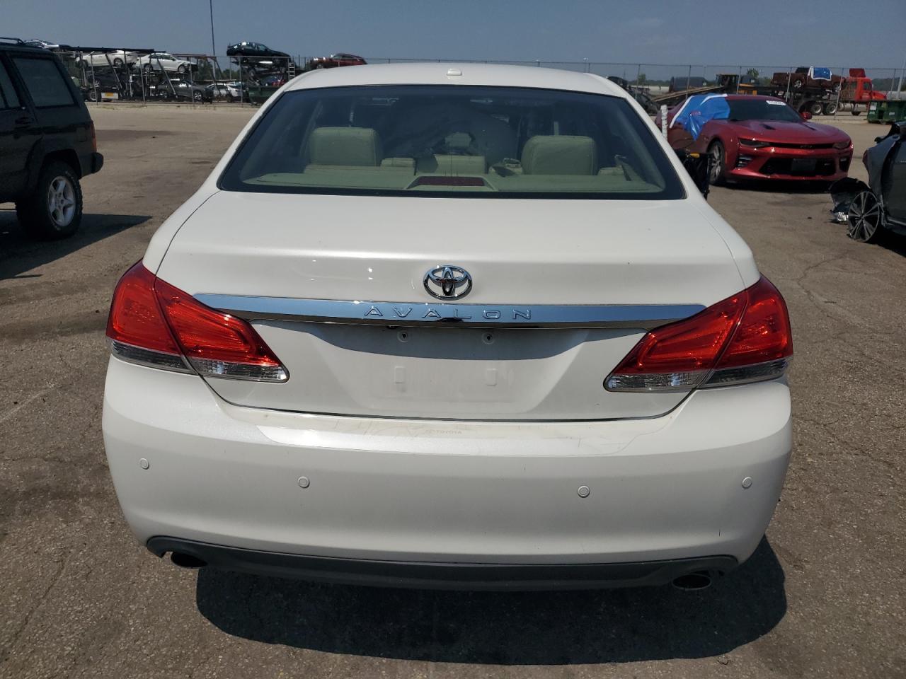 2011 TOYOTA Avalon
