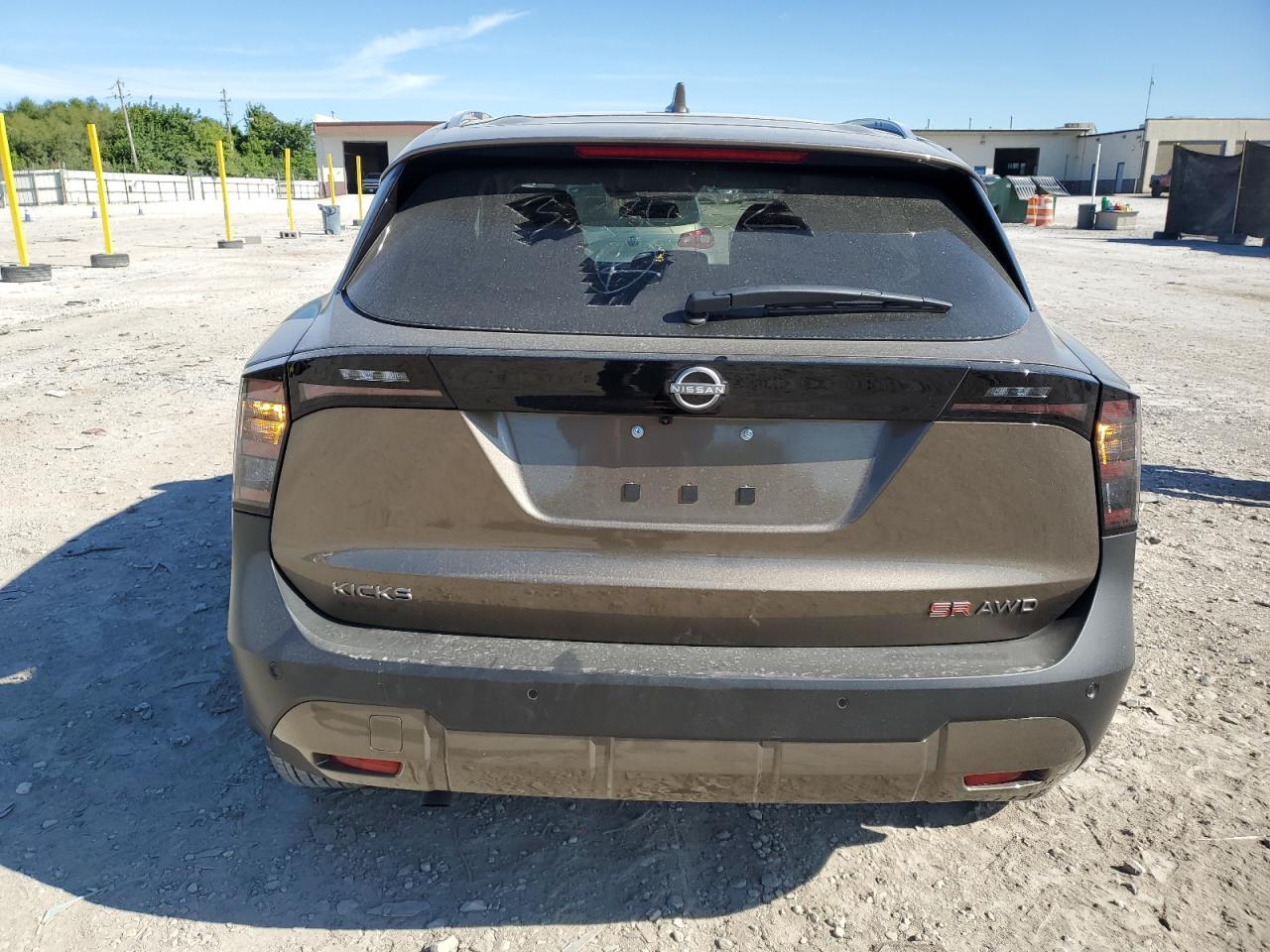 2025 NISSAN KICKS