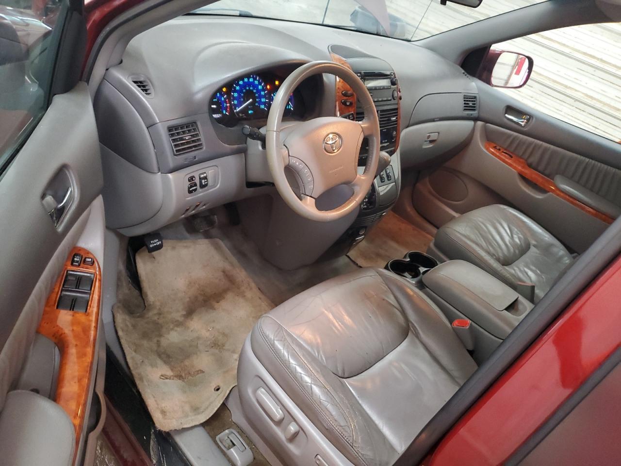 2010 TOYOTA SIENNA