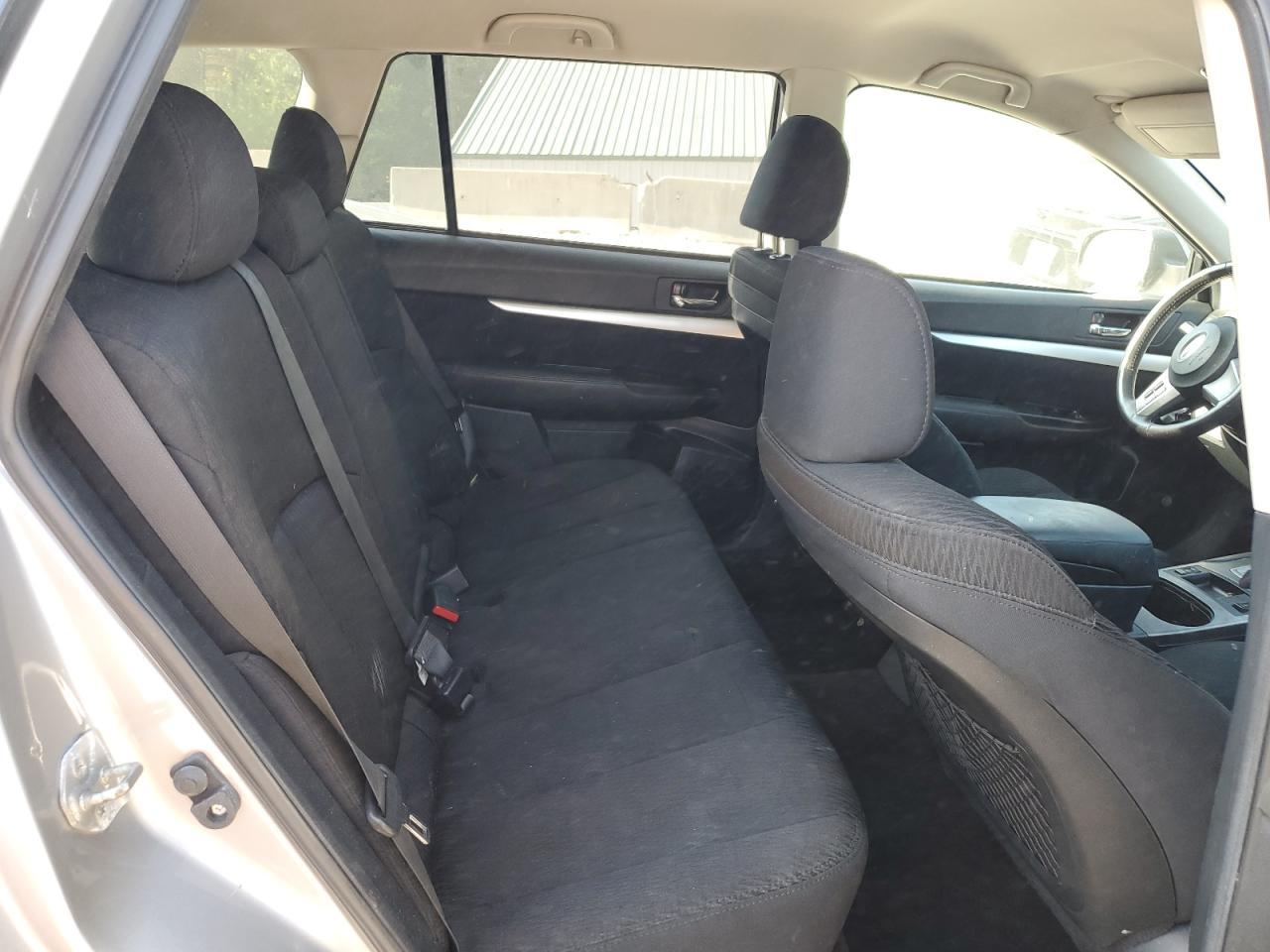 2010 SUBARU Outback