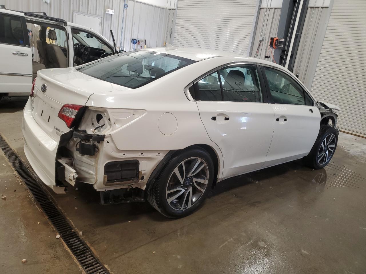 2017 SUBARU Legacy