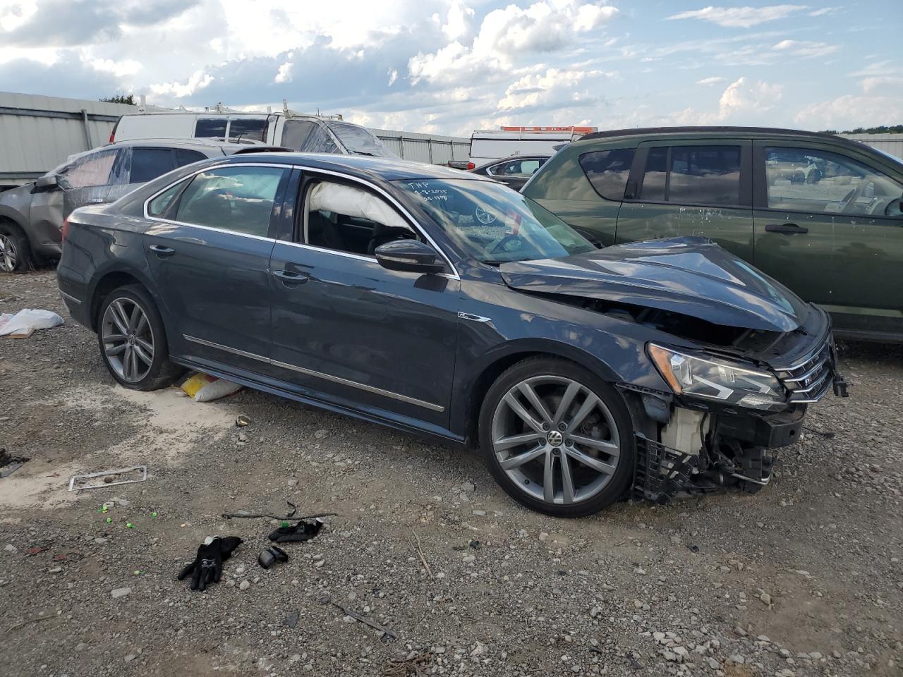 2017 VOLKSWAGEN Passat