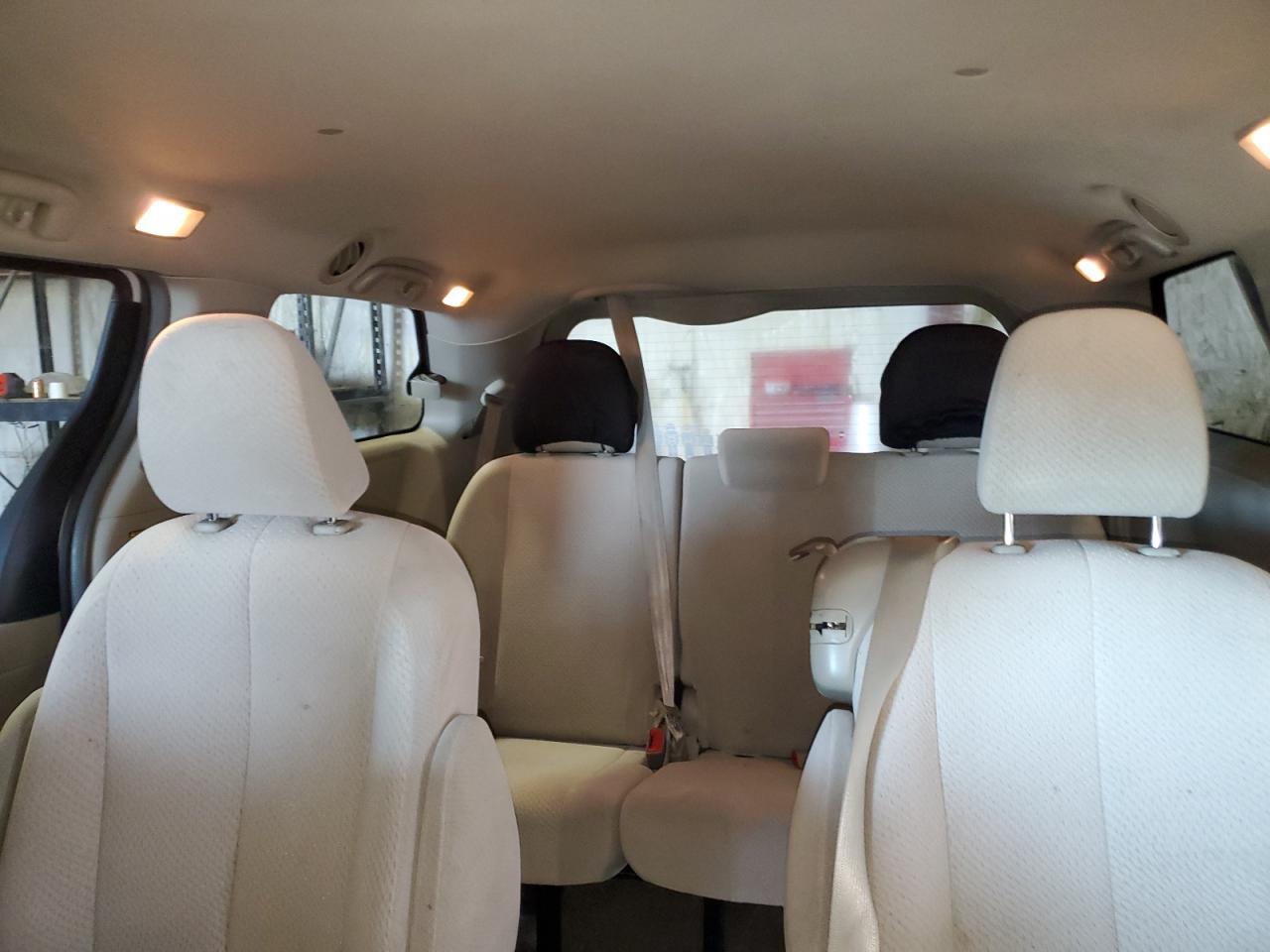 2012 TOYOTA SIENNA