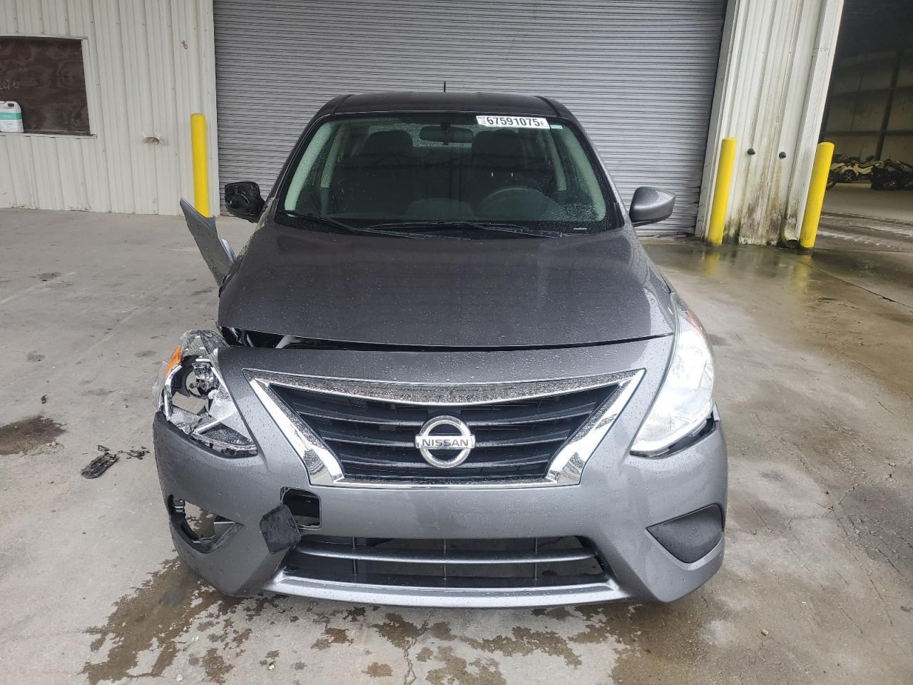 2016 NISSAN VERSA