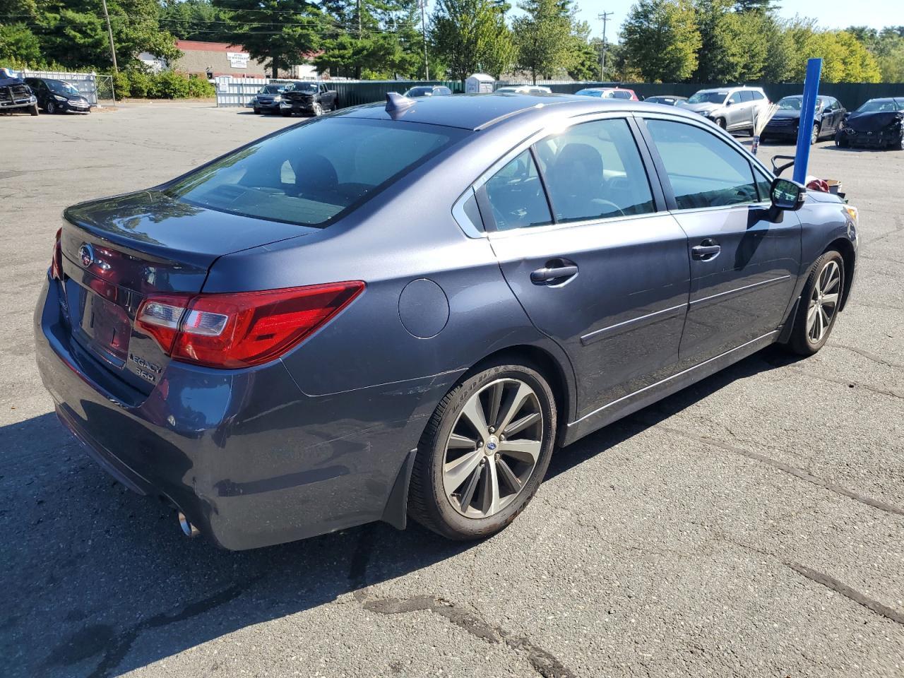 2017 SUBARU Legacy