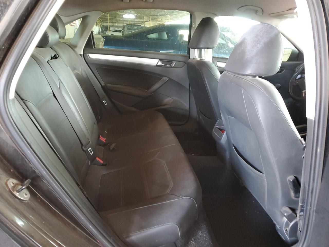 2012 VOLKSWAGEN Passat