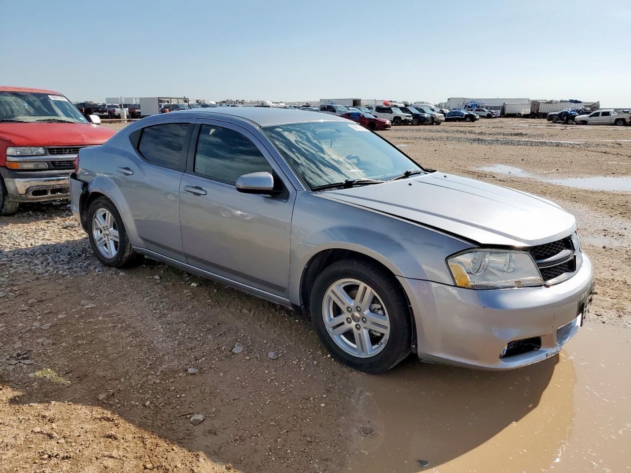 2013 DODGE Avenger