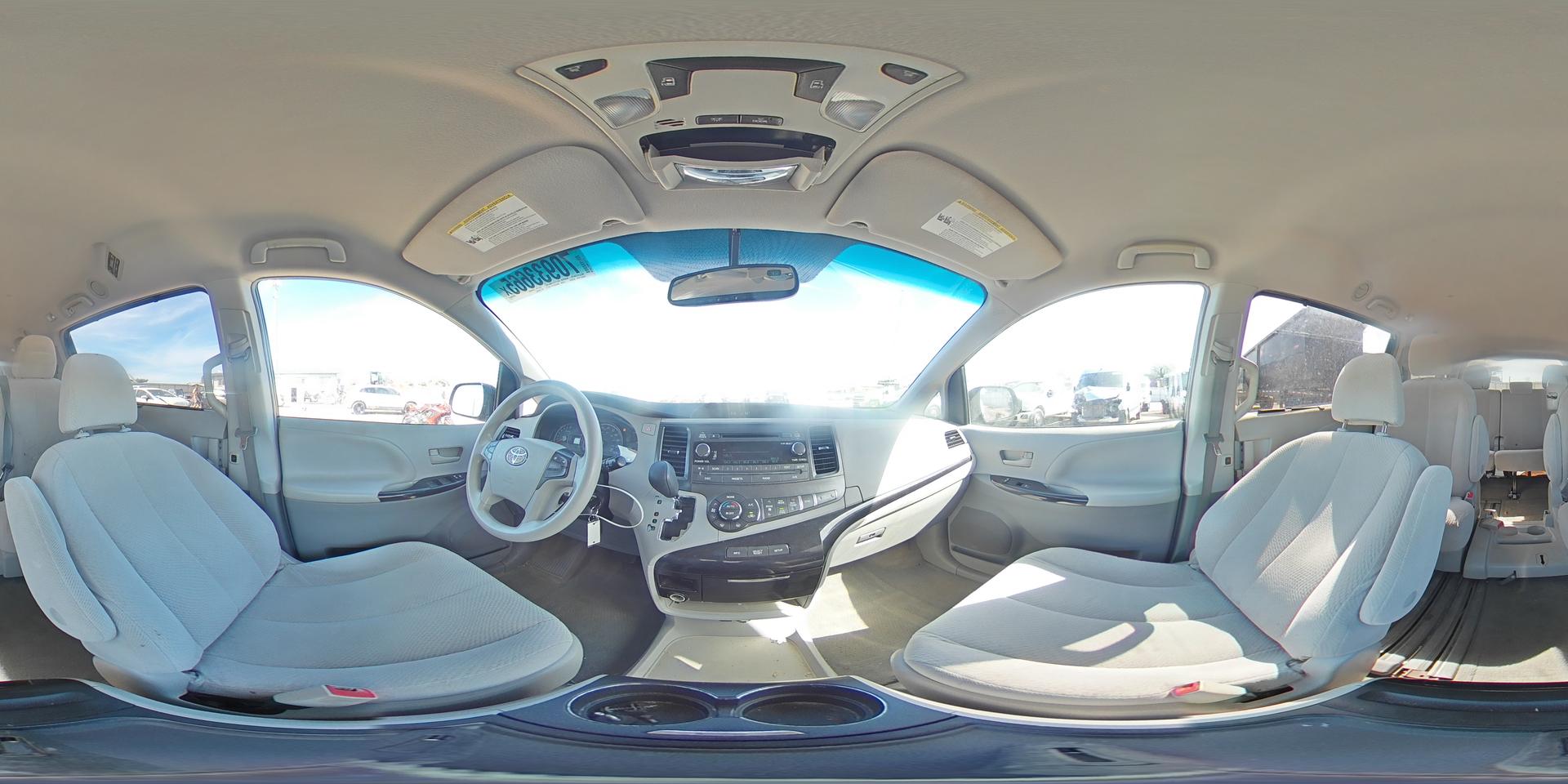 2014 TOYOTA SIENNA