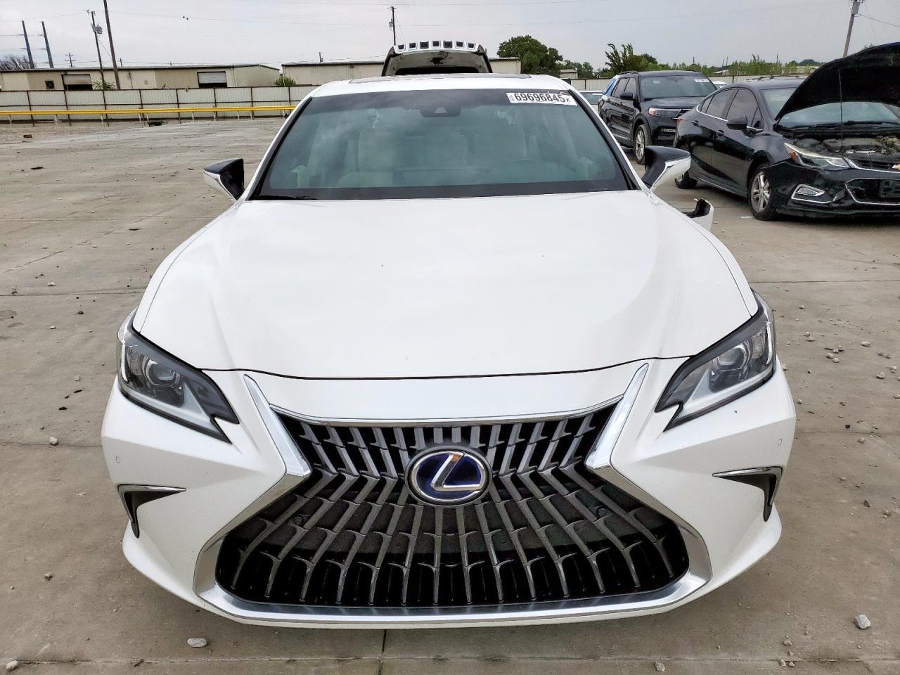 2022 LEXUS ES 300H