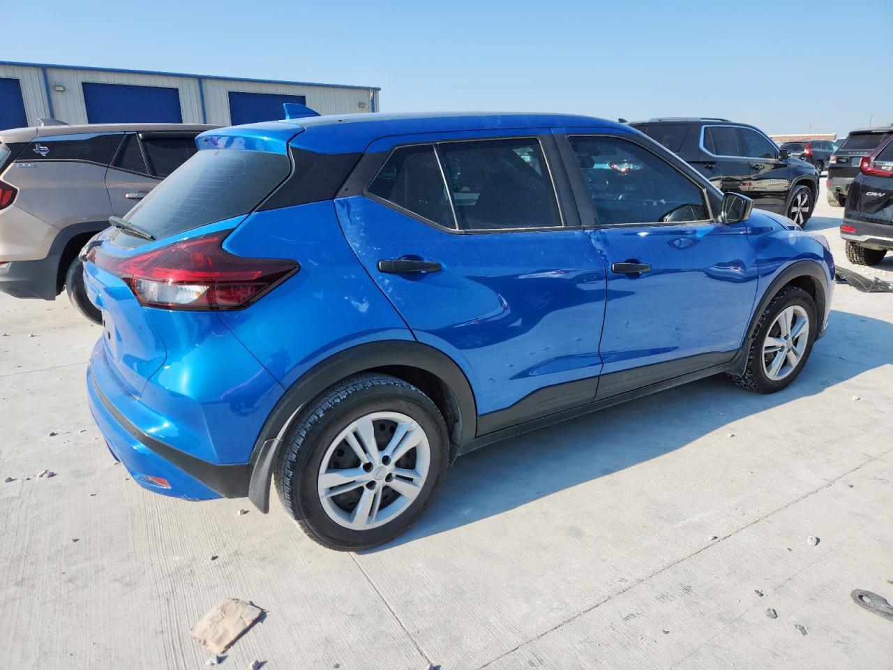 2022 NISSAN KICKS
