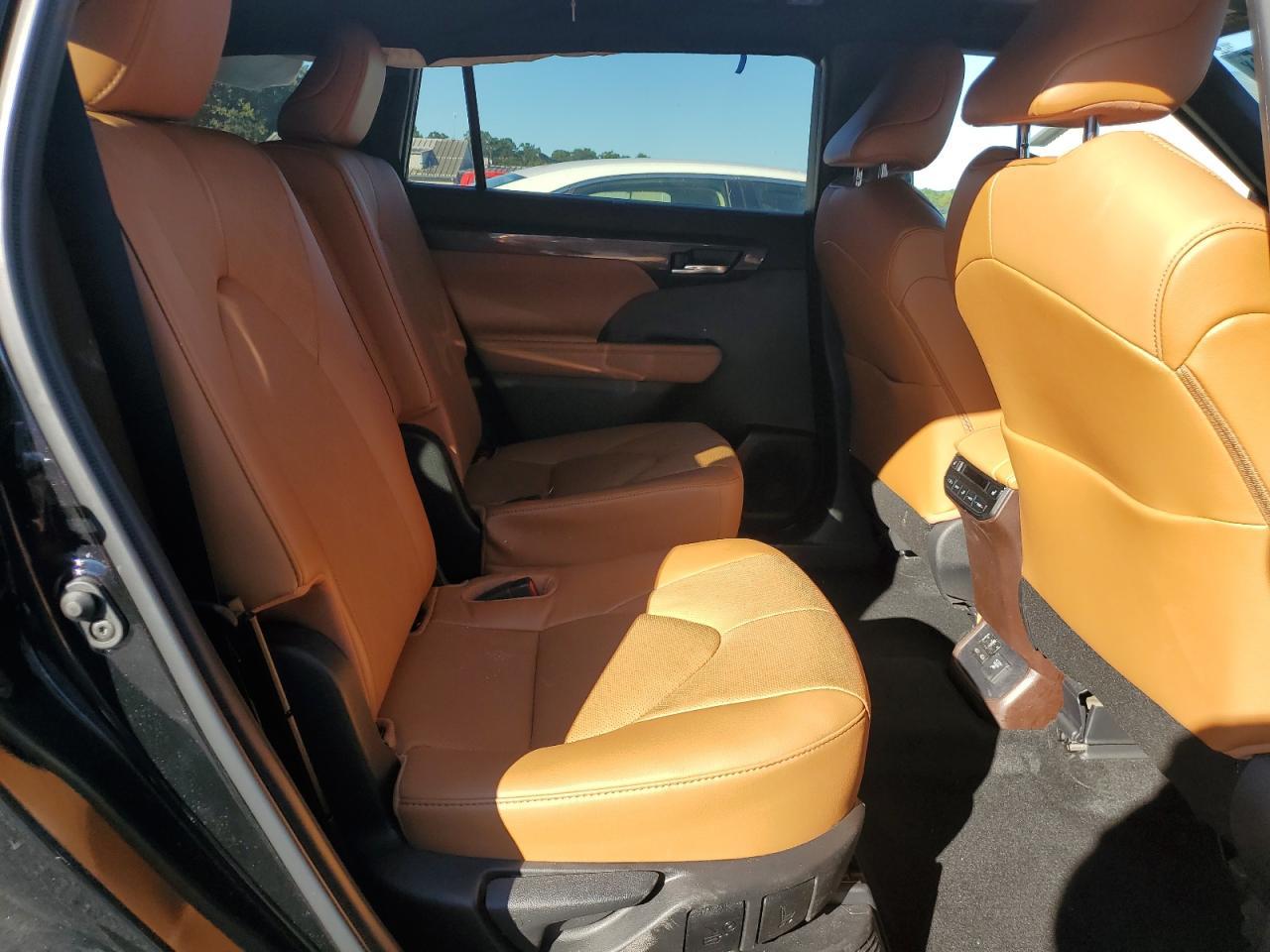 2022 TOYOTA HIGHLANDER