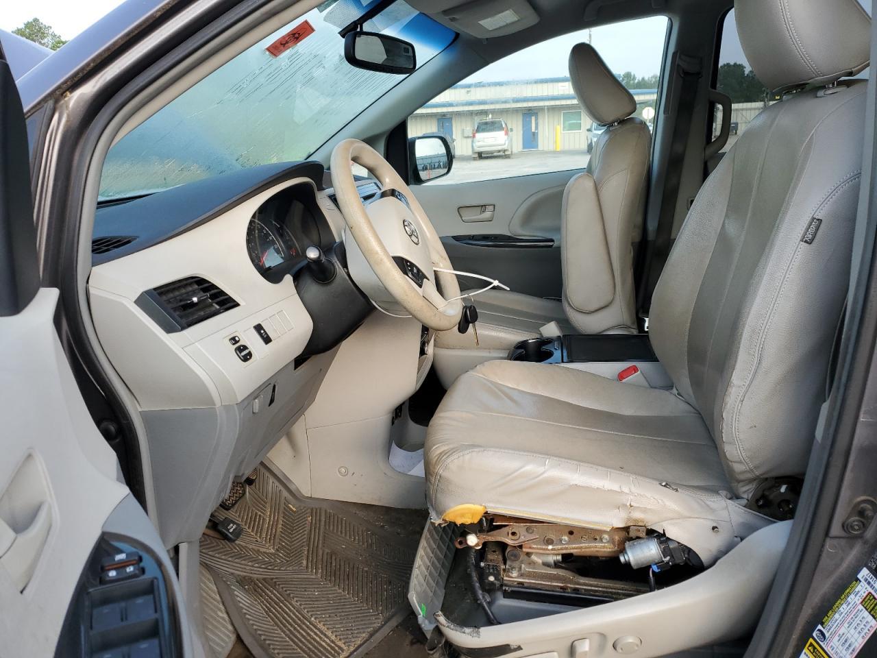 2014 TOYOTA SIENNA