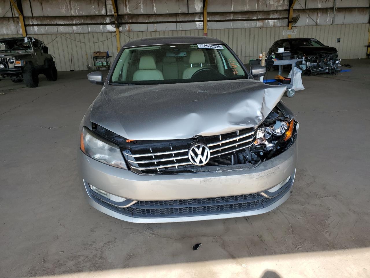2013 VOLKSWAGEN Passat