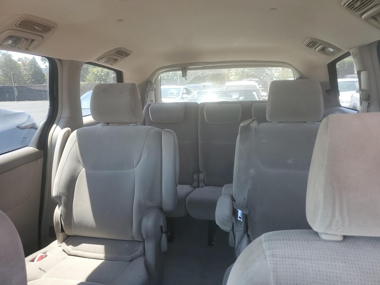 2004 TOYOTA SIENNA