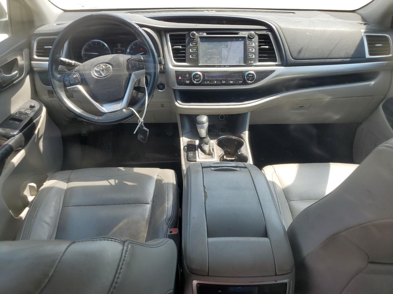 2016 TOYOTA HIGHLANDER