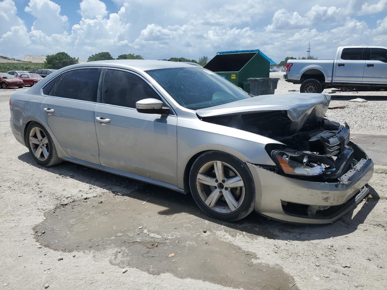 2014 VOLKSWAGEN Passat