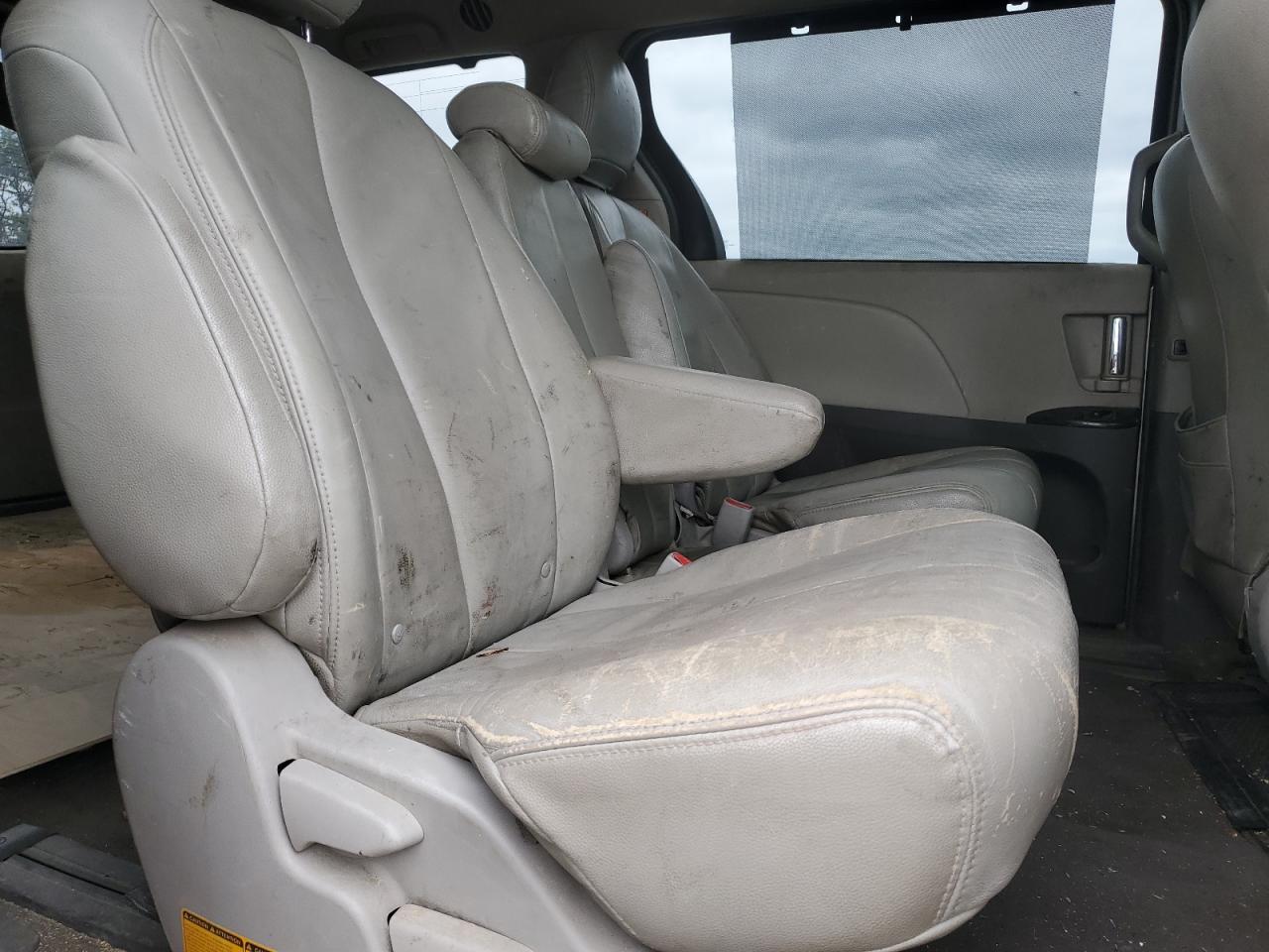 2015 TOYOTA SIENNA