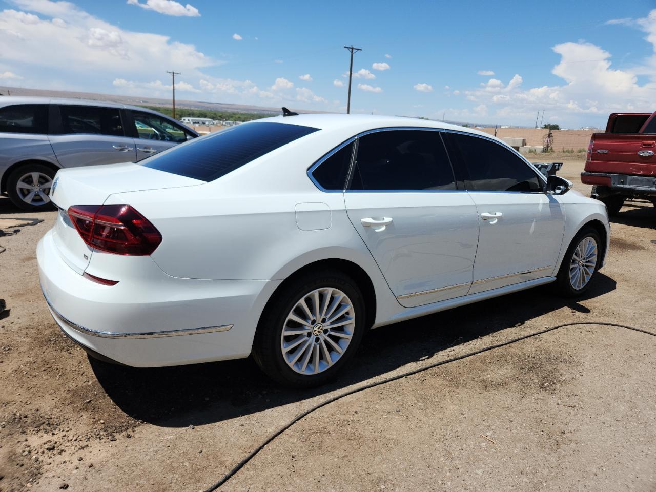 2017 VOLKSWAGEN Passat