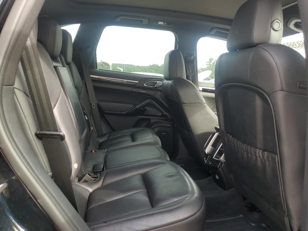 2016 PORSCHE CAYENNE