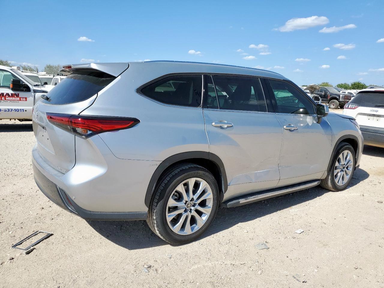 2022 TOYOTA HIGHLANDER