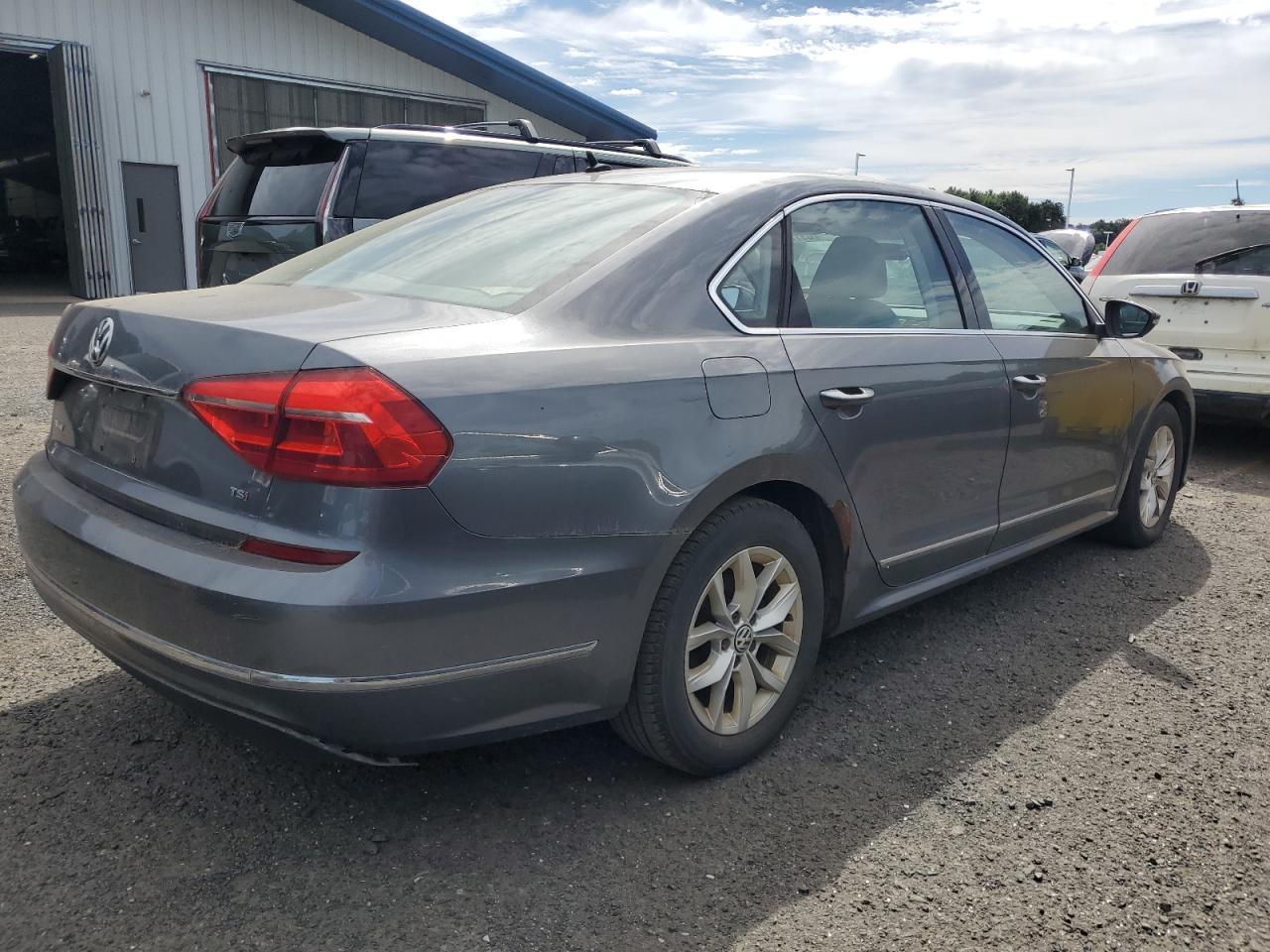 2016 VOLKSWAGEN Passat