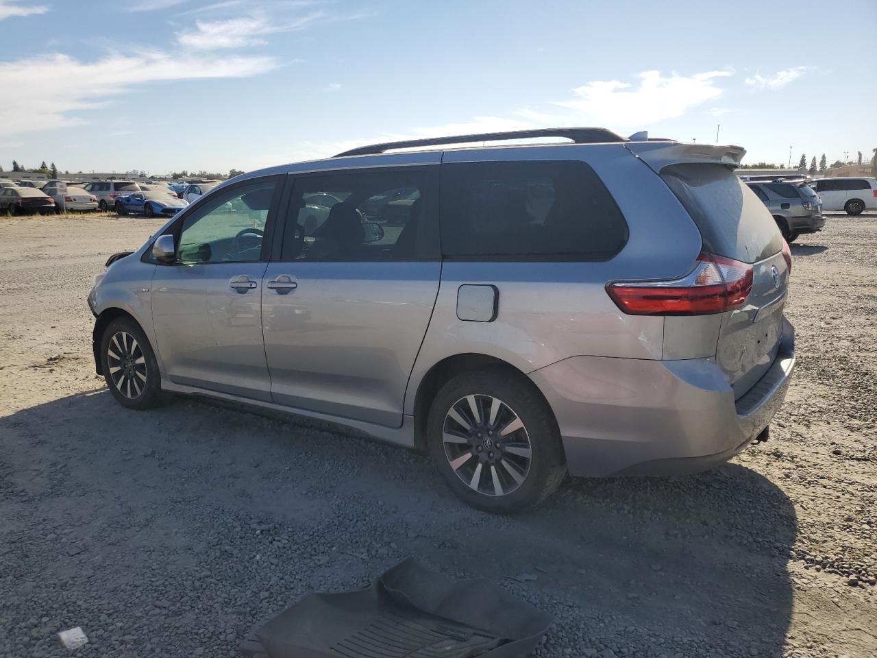 2018 TOYOTA SIENNA