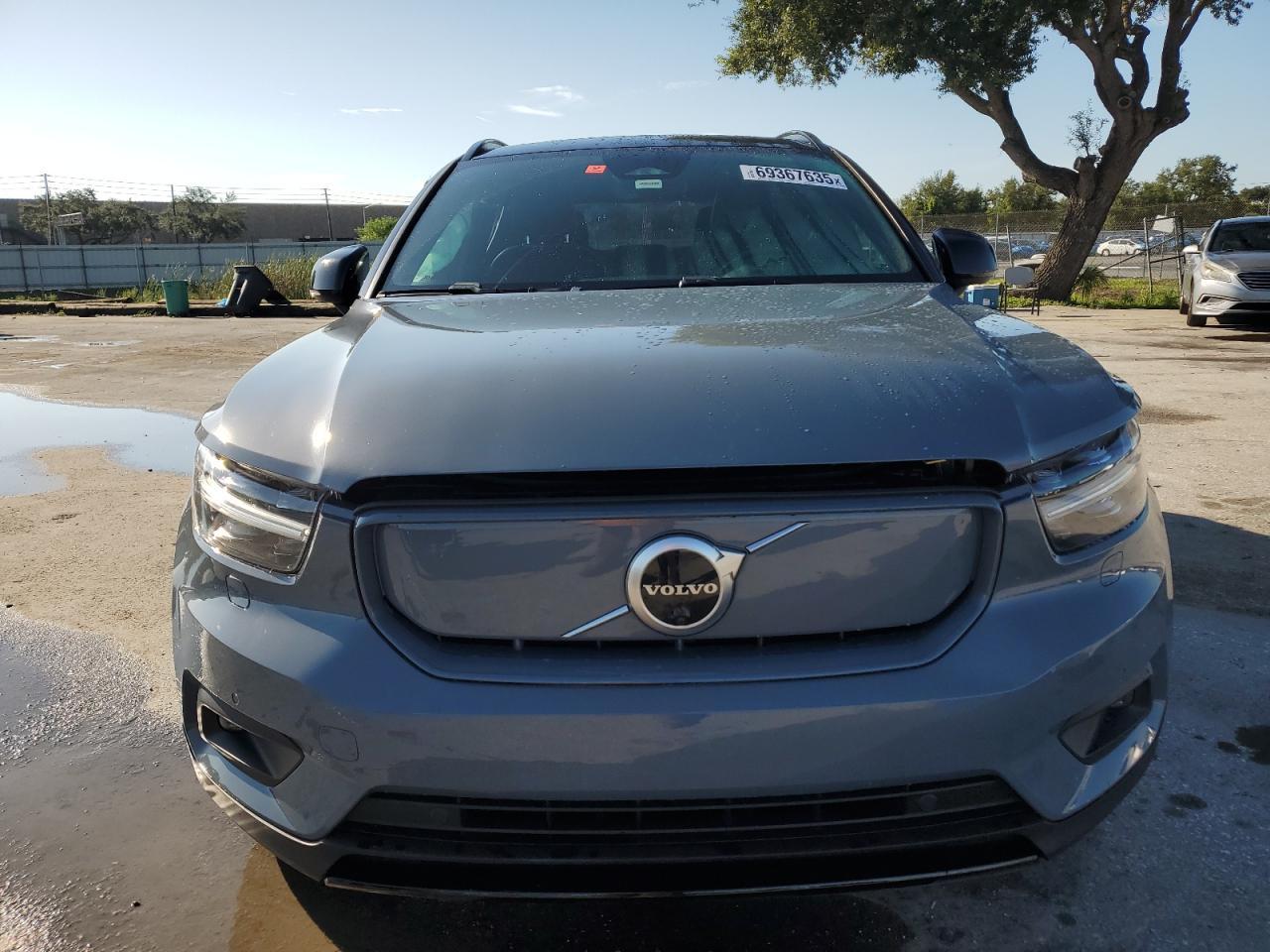 2021 VOLVO XC40