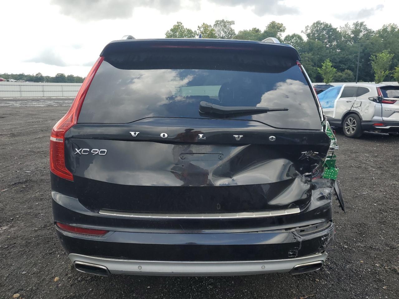 2017 VOLVO XC90