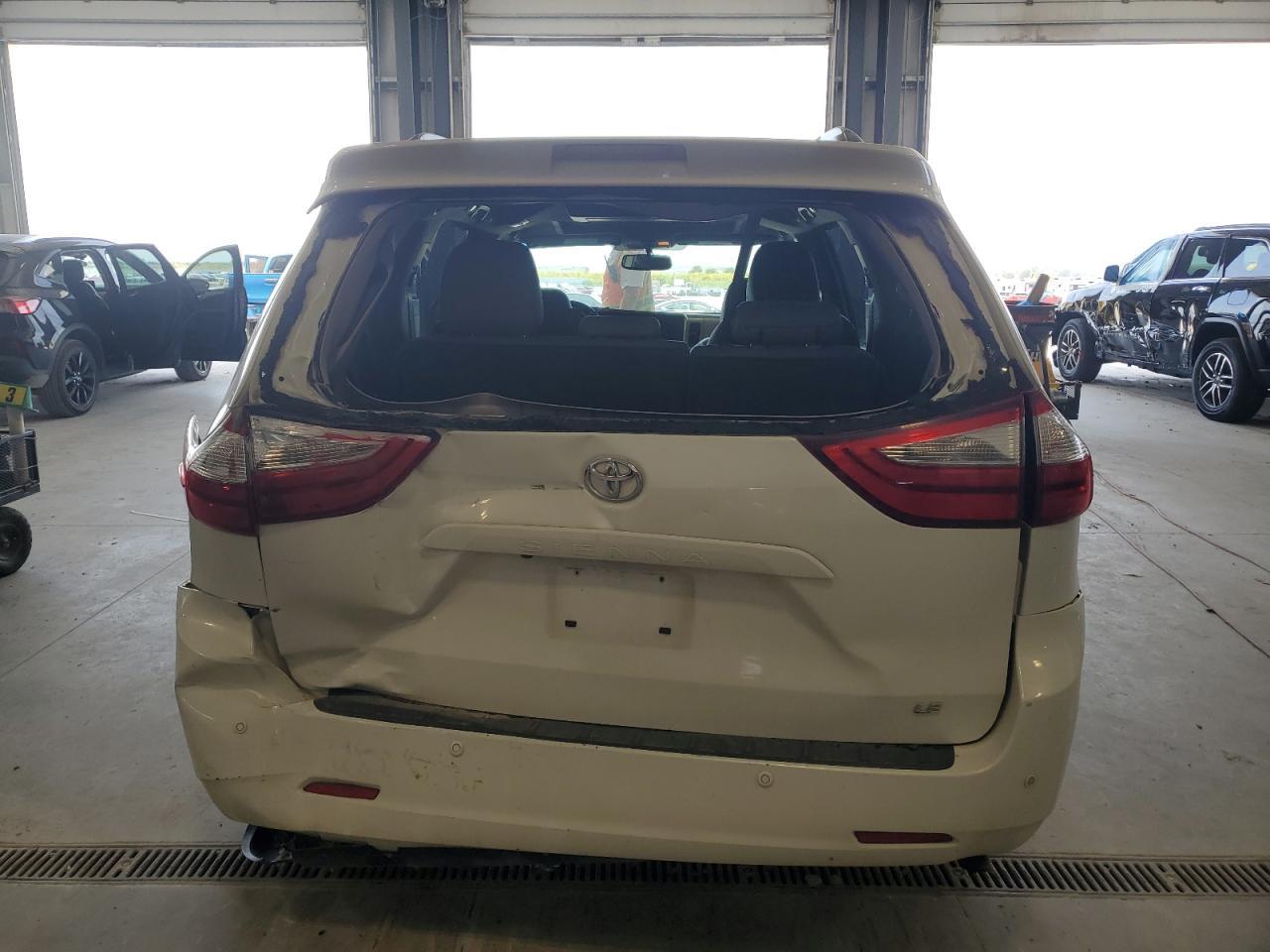 2016 TOYOTA SIENNA