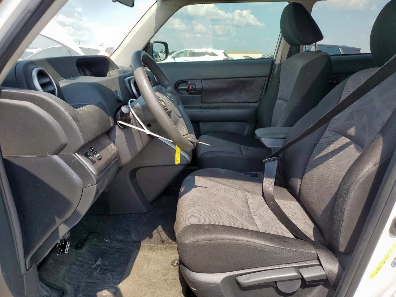 2015 TOYOTA SCION