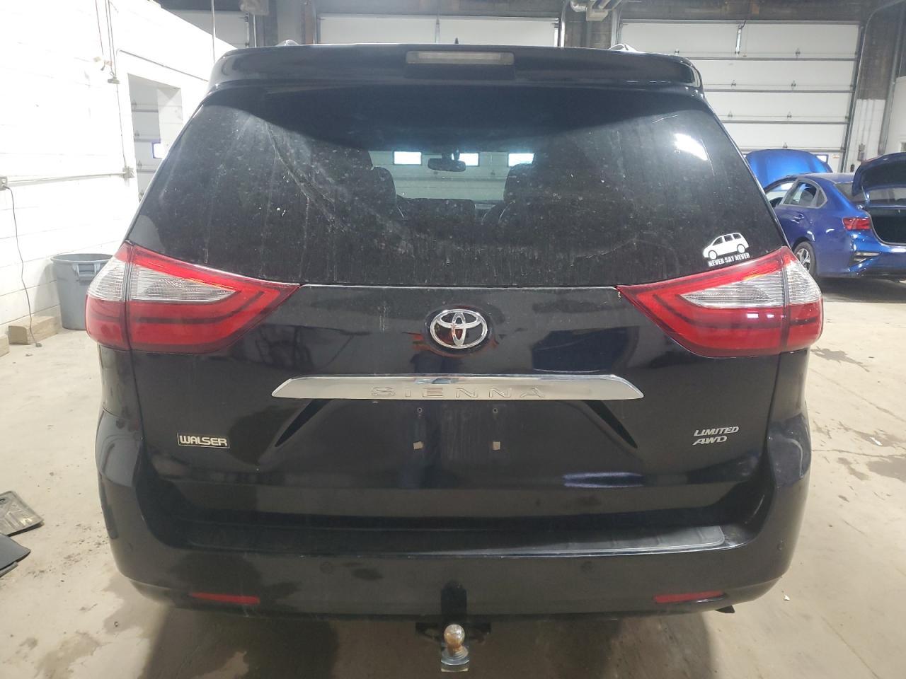 2015 TOYOTA SIENNA