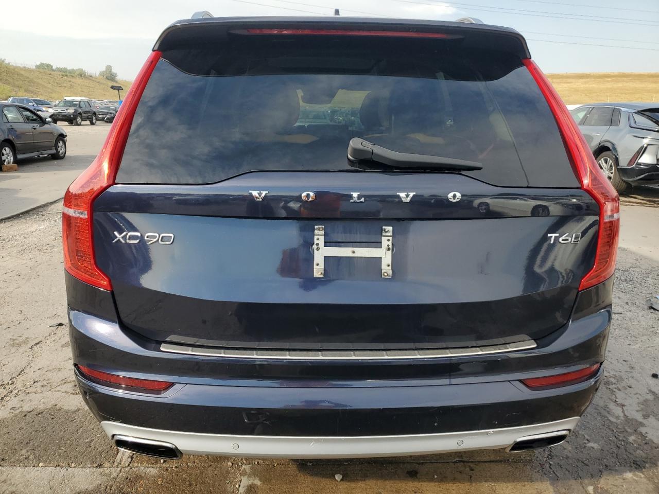 2016 VOLVO XC90
