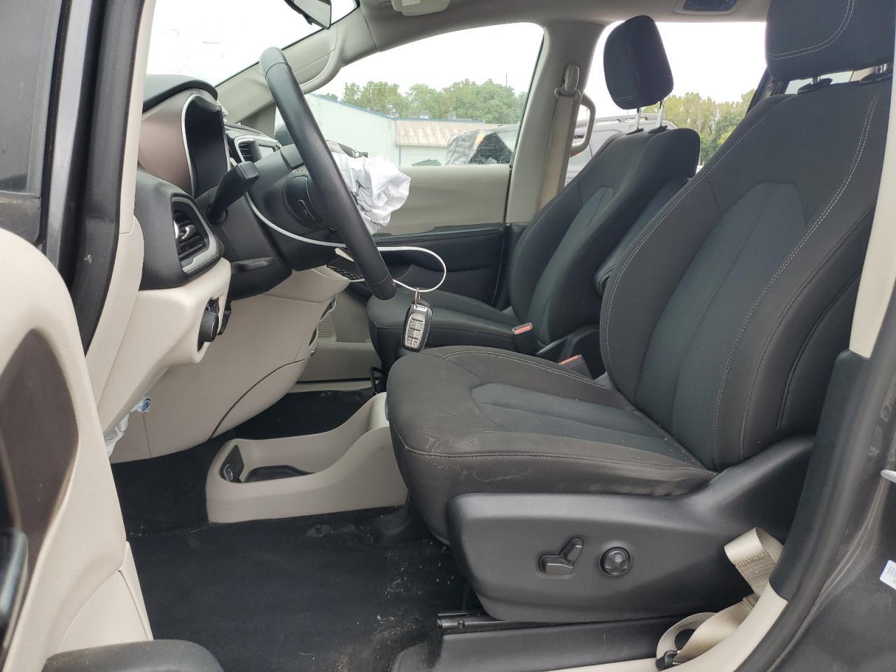 2022 CHRYSLER Voyager