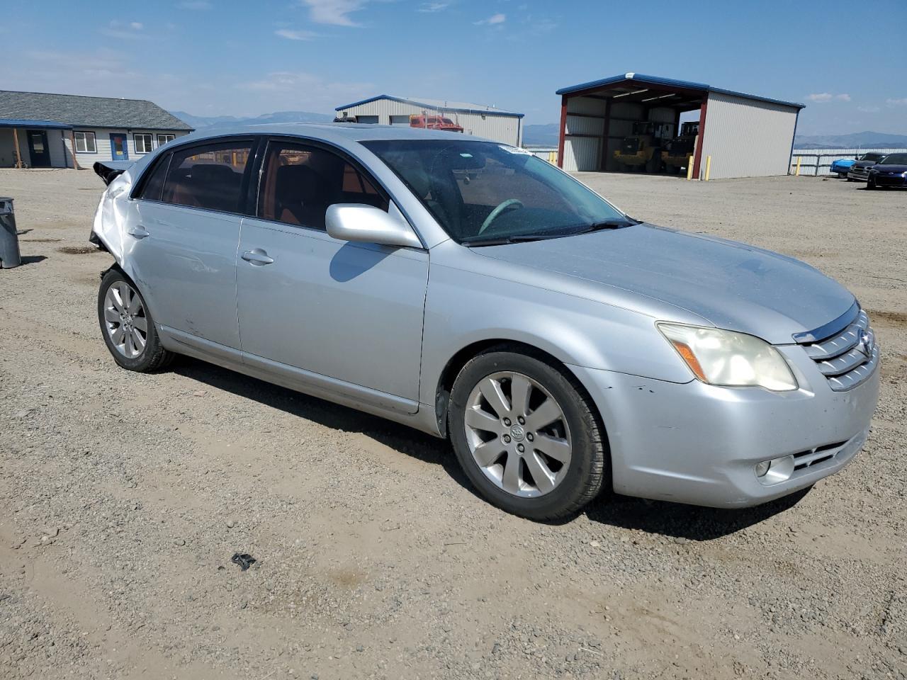 2005 TOYOTA Avalon