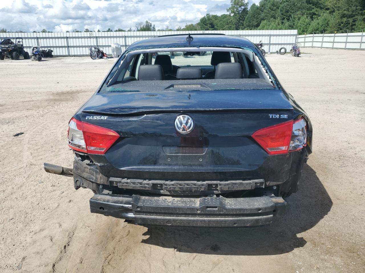 2012 VOLKSWAGEN Passat