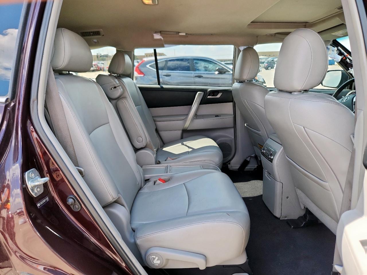 2013 TOYOTA HIGHLANDER