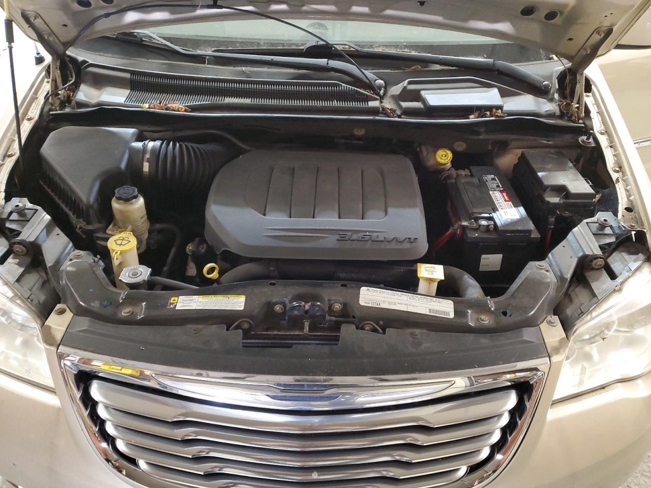2011 CHRYSLER Town & Country