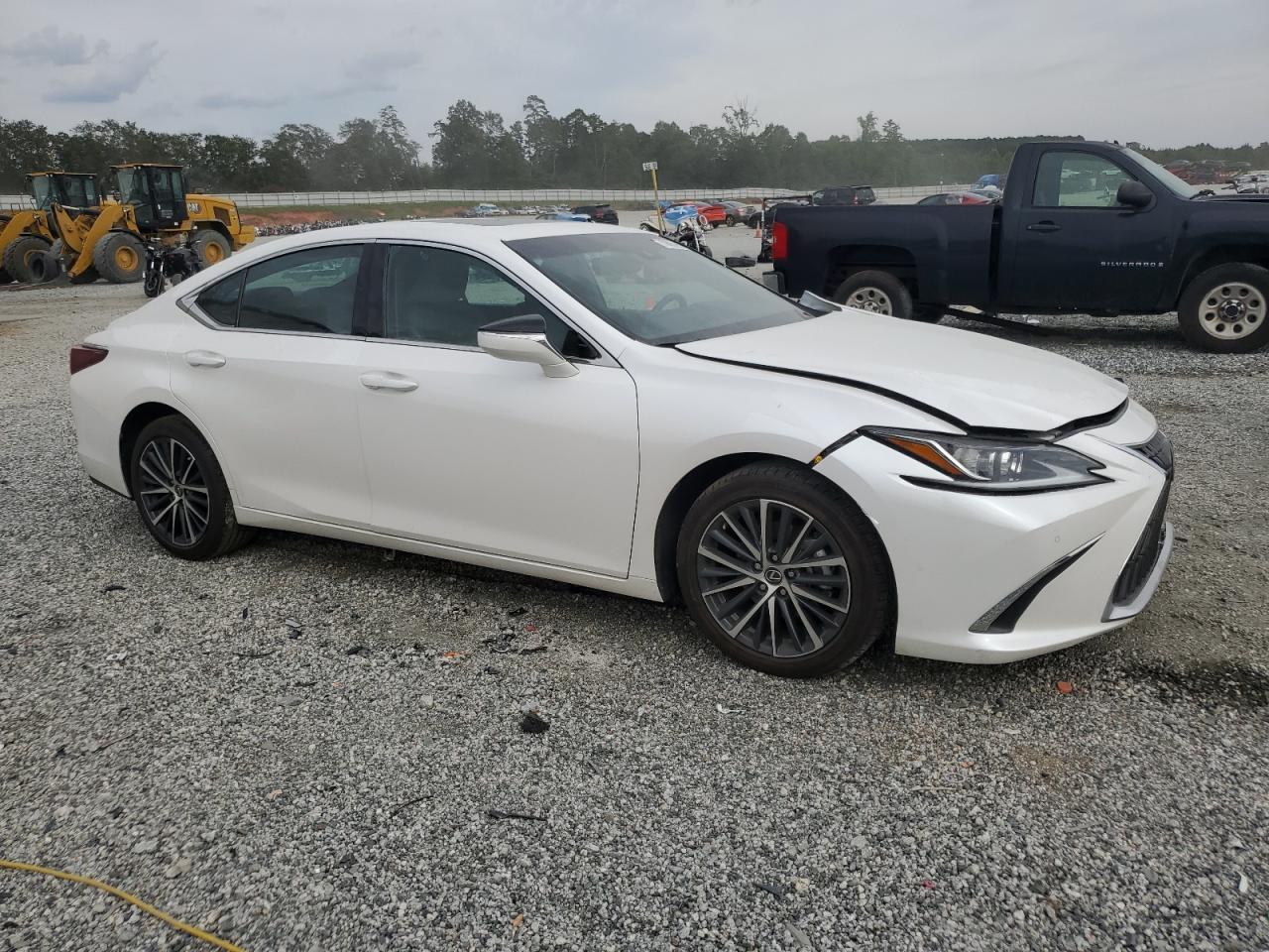 2024 LEXUS Es