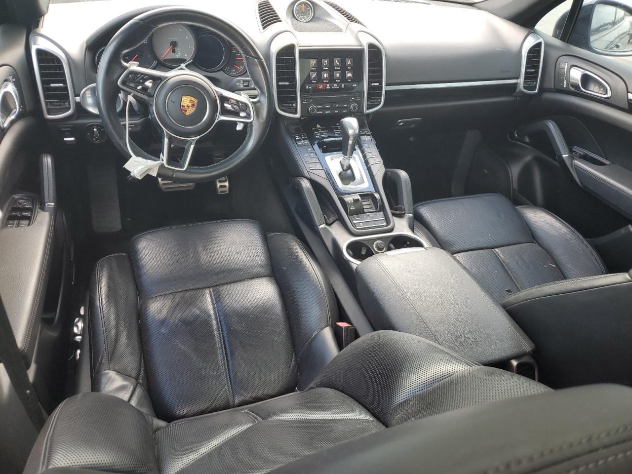 2017 PORSCHE CAYENNE