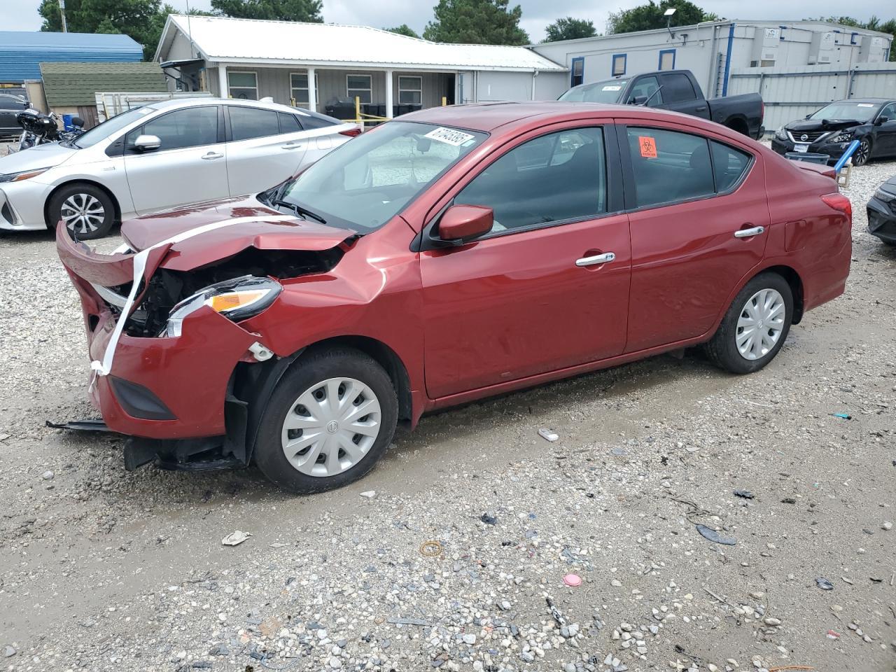 2017 NISSAN VERSA