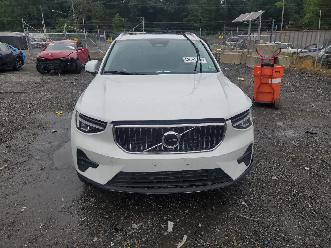 2025 VOLVO XC40