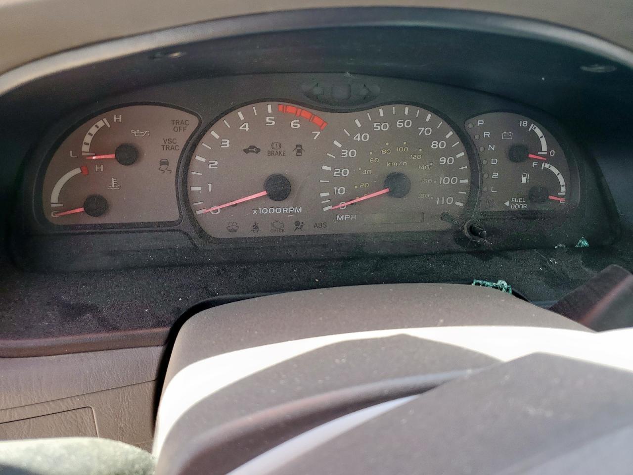 2004 TOYOTA Sequoia