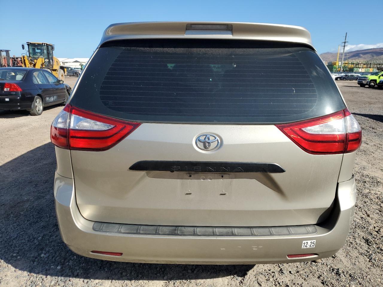 2017 TOYOTA SIENNA