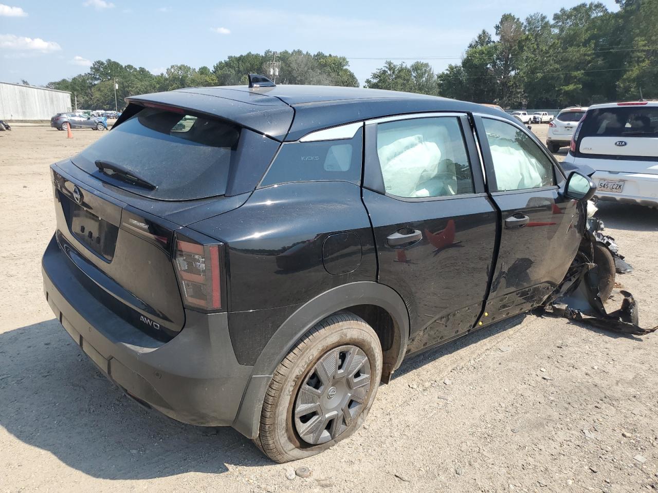 2025 NISSAN KICKS