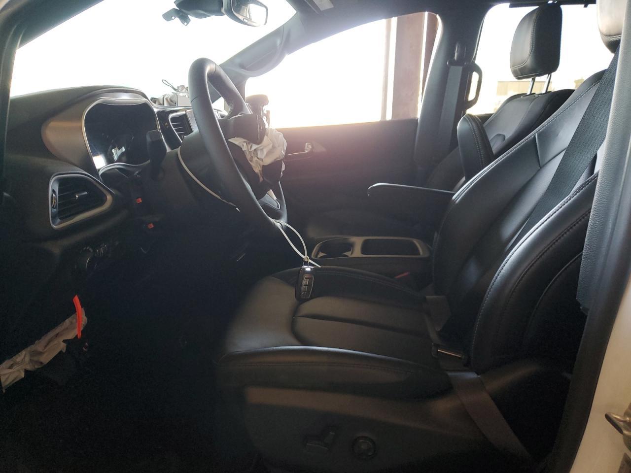 2025 CHRYSLER Voyager