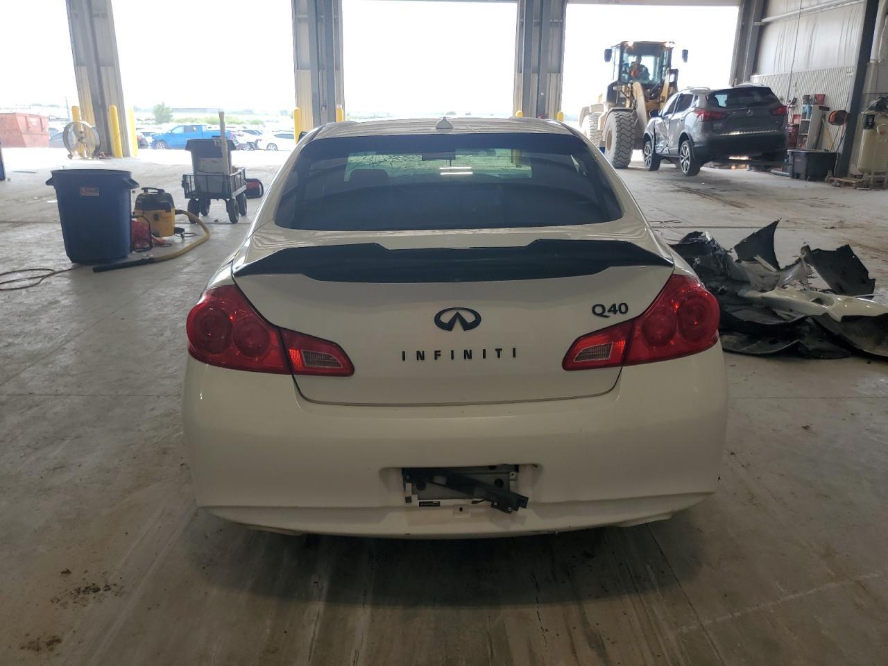 2015 INFINITI Q40